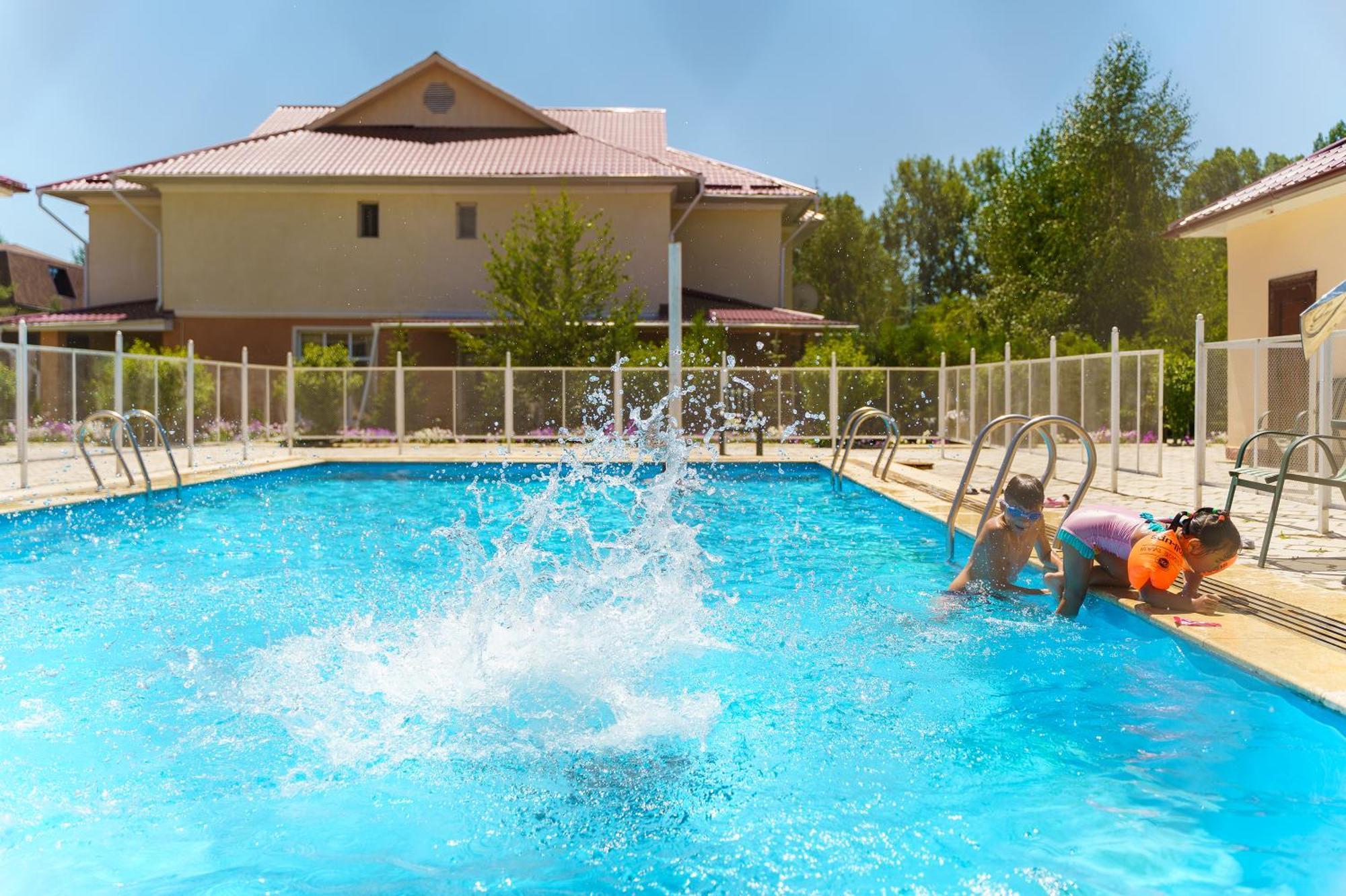 Talisman Village Hotel Bosteri Bagian luar foto