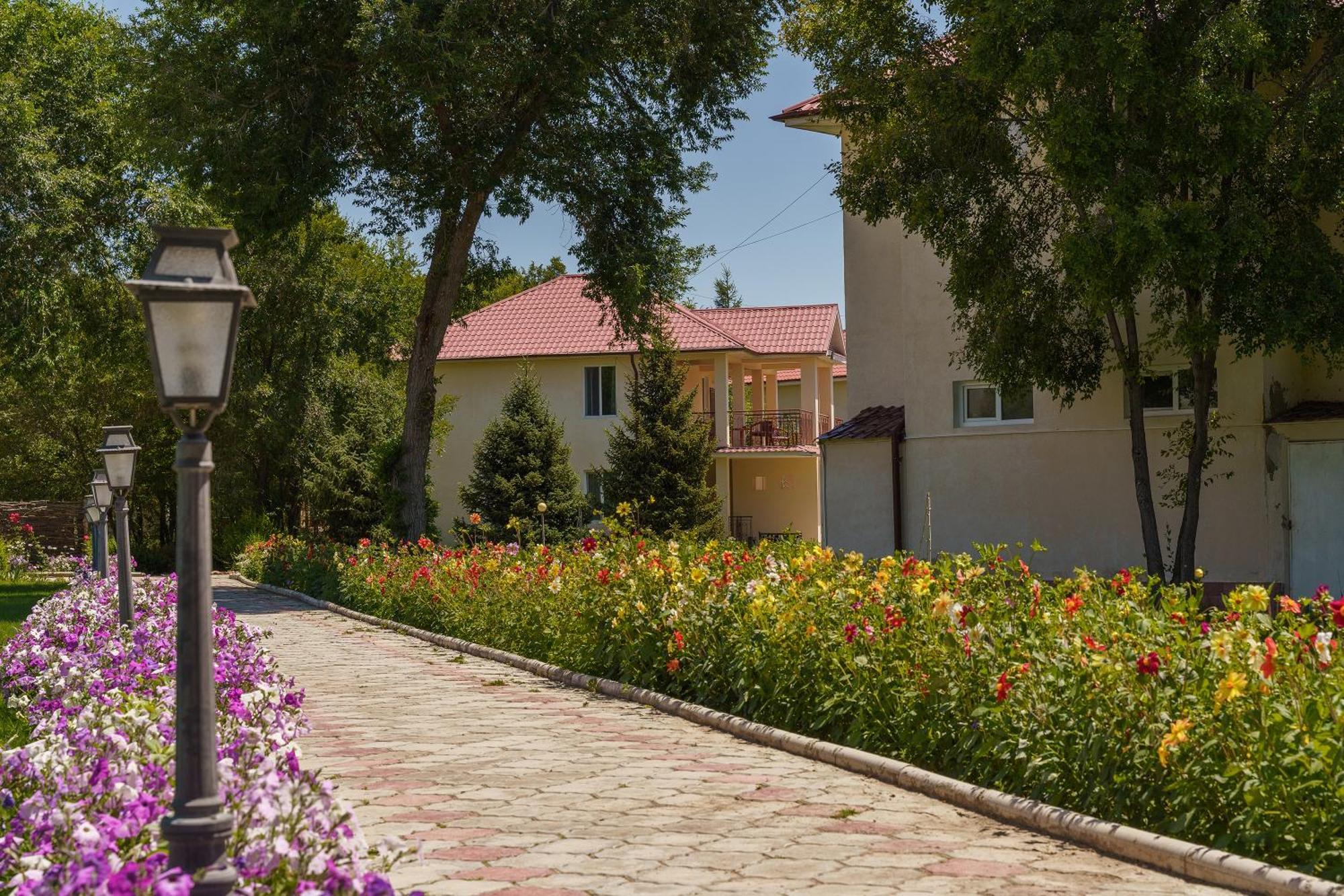 Talisman Village Hotel Bosteri Bagian luar foto